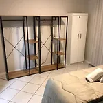 Apartamento á 30 metros praia, com vista mar.