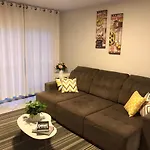 Apartamento á 30 metros praia, com vista mar.